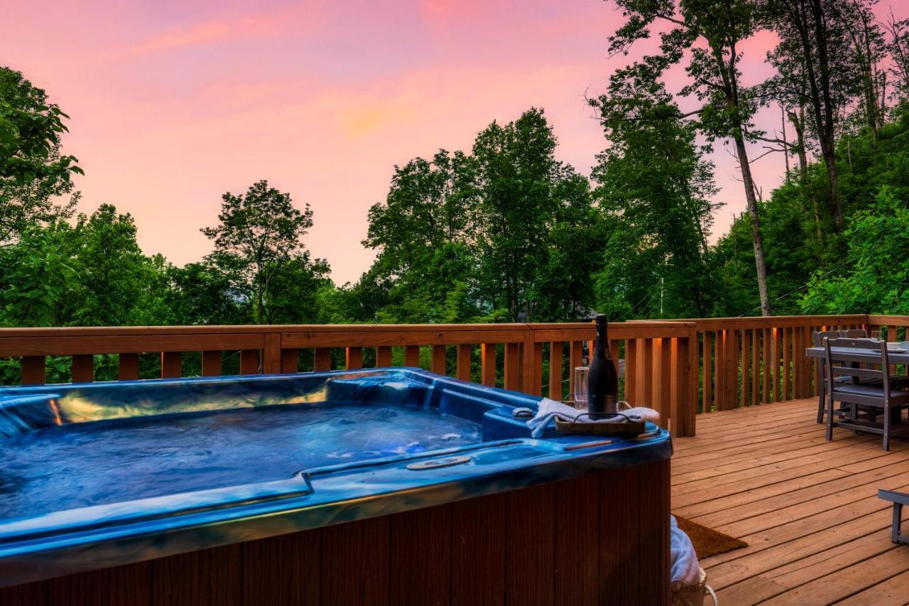 Mountainside - New Luxury Cabin-Fire Table-Hot Tub-3 Pools-Ps5-Bears Гатлинбург Экстерьер фото