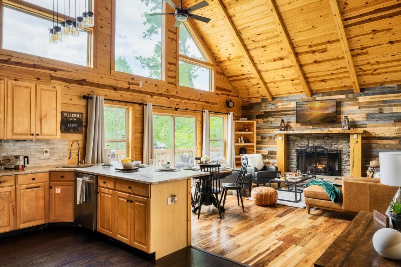 Mountainside - New Luxury Cabin-Fire Table-Hot Tub-3 Pools-Ps5-Bears Гатлинбург Экстерьер фото