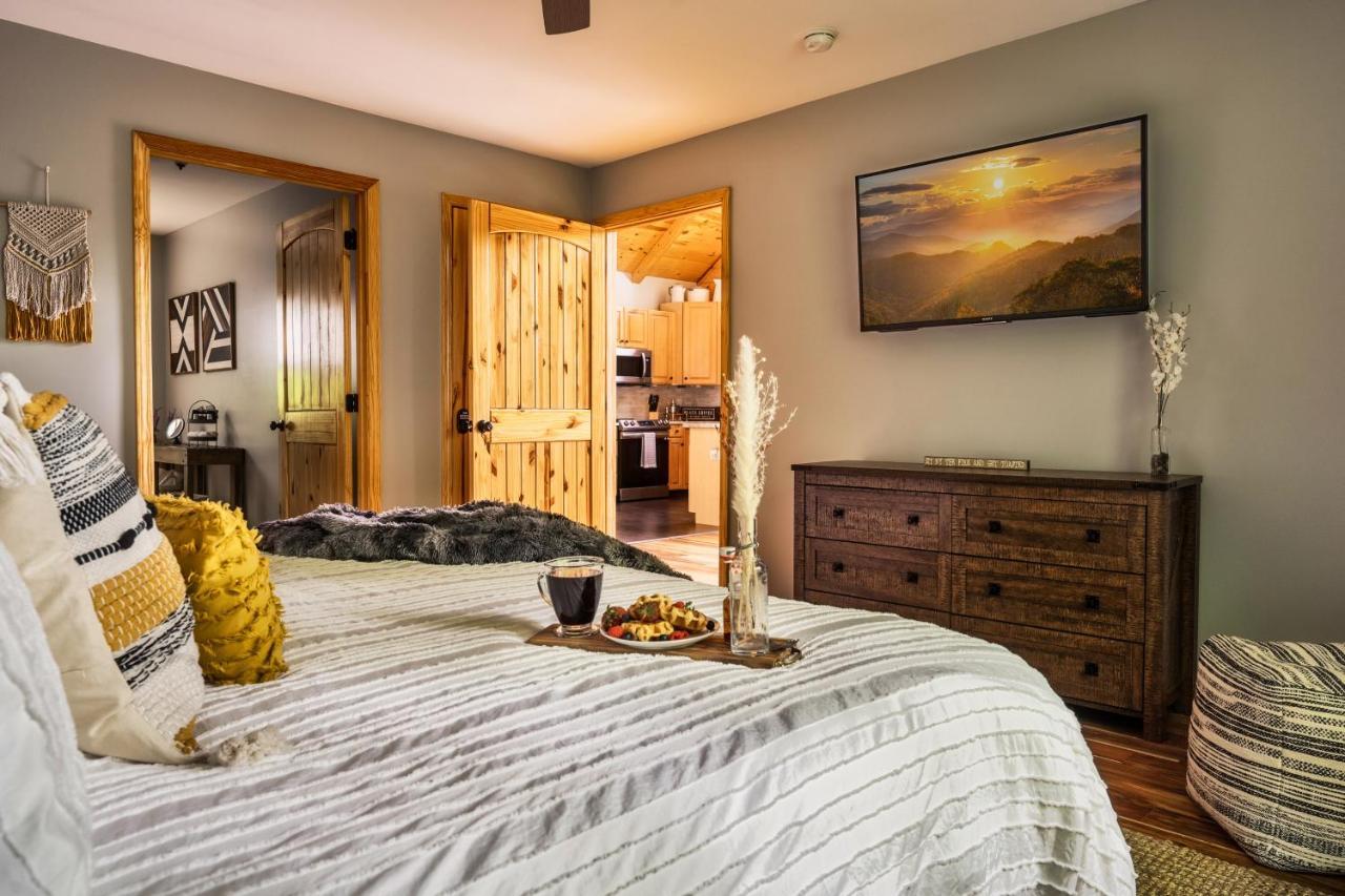 Mountainside - New Luxury Cabin-Fire Table-Hot Tub-3 Pools-Ps5-Bears Гатлинбург Экстерьер фото